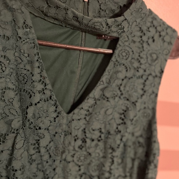 Roz & Ali Green Sleeveless Midi Dress - Picture 2 of 3